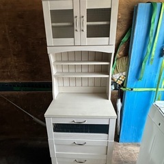 キャビネット！ホワイト系でオシャレ！！