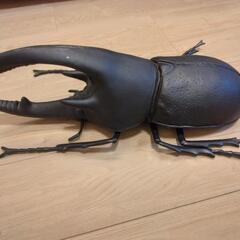 大きなカブトムシのおもちゃ