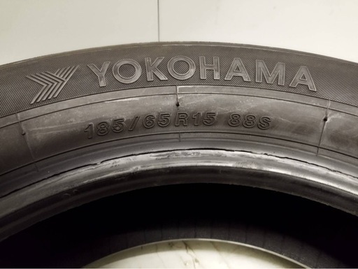 タイヤ　ヨコハマ　ブルアース　E50  4本 