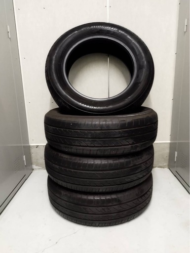 タイヤ　ヨコハマ　ブルアース　E50  4本