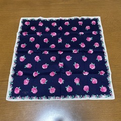 【新品未使用】ハンカチ ungaro バラ柄の画像