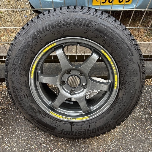 ブリヂストン DHS ダウンヒルスペシャル　215/70r16 スタッドレス　DM-V３　バリ山　2020