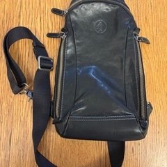 美品＜ハッシュパピー＞バッグ　 ボディバッグ 黒