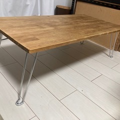 折り畳みテーブルの画像