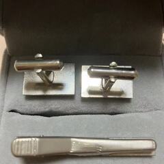 ネクタイピン　カフス　セット　シルバーカラーの画像