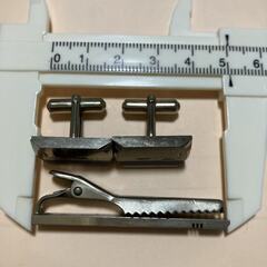 ネクタイピン　カフス　セット　シルバーカラーの画像