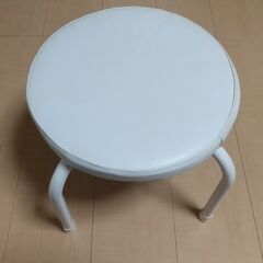 【価格相談に応じます】丸イス・ロータイプ（ホワイト）3脚セット