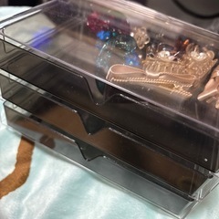 髪留め 入れ物もセットの画像