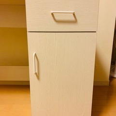 シンプル学習机おためしで置いてみては（椅子おまけ）の画像