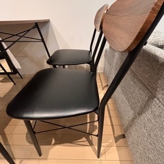 ダイニングテーブル＆チェアのセットの画像