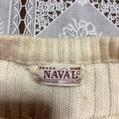 NAVAL ケーブル編みクルーネックセーター クリーム色の画像
