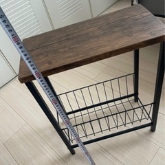 サイドテーブル　隙間ラックの画像