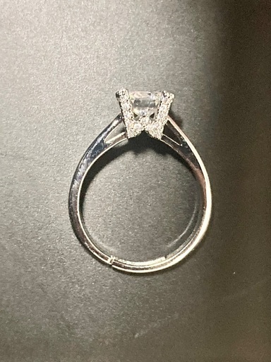 ダイヤモンドの指輪