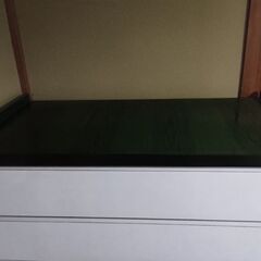 オシャレなグリーンとホワイトの七段タンス　超美品の画像