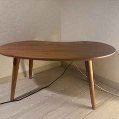 木製テーブルの画像