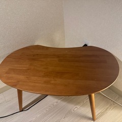 木製テーブルの画像