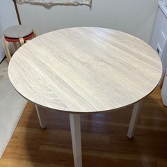 ダイニングテーブルの画像