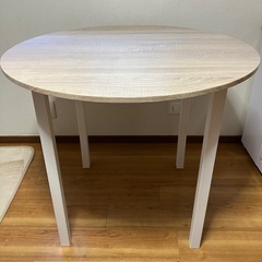 ダイニングテーブルの画像