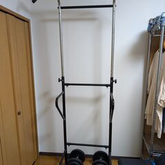 ダンベル（10キロ）、懸垂器、ベンチ