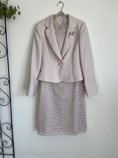 売却済み東京ソワールRifanne セレモニースーツ 9号　 定価６万円程