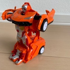 自動車変形ロボットの画像