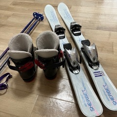 子ども　スキー板　ブーツ　ストックの画像