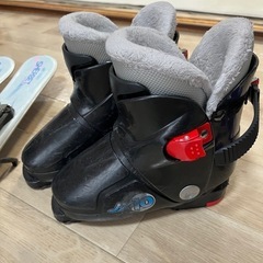 子ども　スキー板　ブーツ　ストックの画像