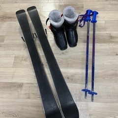 子ども　スキー板　ブーツ　ストックの画像
