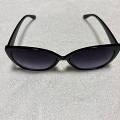 メタルフレーム キャットアイサングラスの画像