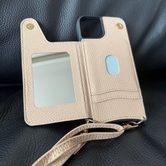iPhone13用鏡付き手帳型ケースの画像