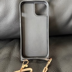 iPhone13用鏡付き手帳型ケースの画像