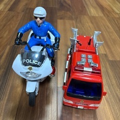 トイコー　消防車　ハシゴ消防車　白バイ