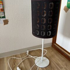 【お買い得！】「テーブルランプ スタンドライト（中古・ブラック）...