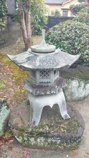 趣きのある『石灯籠（いしどうろう）』◐サイズ 高さ９０幅８０