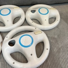 Nintendo wii マリオカート ハンドル コントローラー4つ の画像