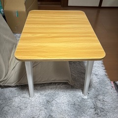 座椅子　テーブル付きの画像