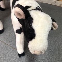 値下げ‼️大人も 座れる牛のぬいぐるみの画像