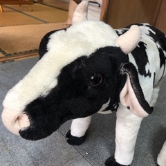 値下げ‼️大人も 座れる牛のぬいぐるみの画像