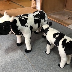 値下げ‼️大人も 座れる牛のぬいぐるみの画像