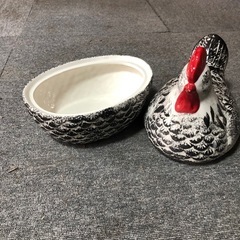 値下げしました　コストコ鶏陶器小物入れの画像
