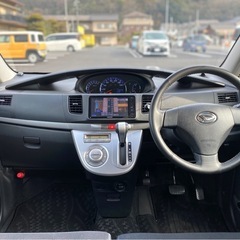 かっこいいムーヴカスタム入庫！！🚗✨すぐに乗って帰れます!!!  車検令和8年４月まで！Bluetooth付き！✨高音質の音楽視聴できます！🎵走行中TV視聴可能ナビ付き！😇の画像
