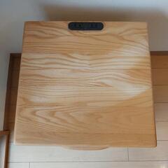 北欧風ベッドテーブル、サイドテーブルの画像