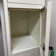 【ロッカー4人用】オフィスの個人用ロッカーや貴重品の収納として利用可能　約385×450×1850(h)mmの画像