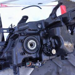 C26 セレナ　右ライト　LEDの画像