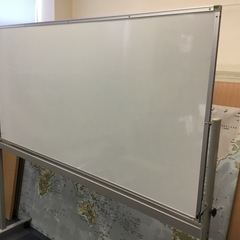 大型ホワイトボードお譲りします！（幅180cm×高さ90cm）の画像