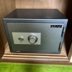 耐火金庫　中くらいのおおきさの画像