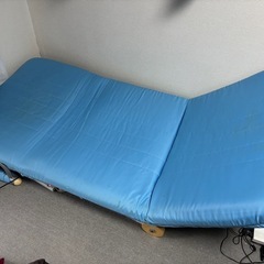 折りたたみ簡易ベットの画像