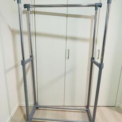 ハンガーラックの画像