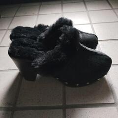モコモコサンダルの画像