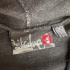 【Quiksilver 】グラフィックパーカー / ブラック / フルジップの画像